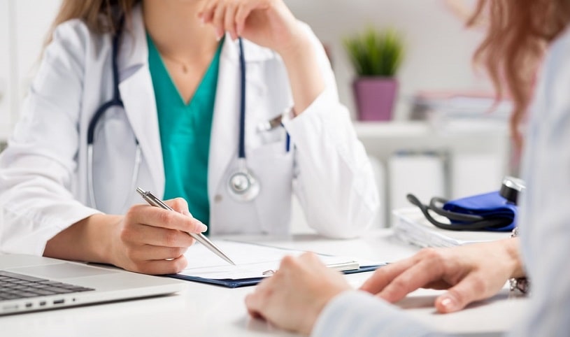 Doctor telling the patient about crack addiction treatment.