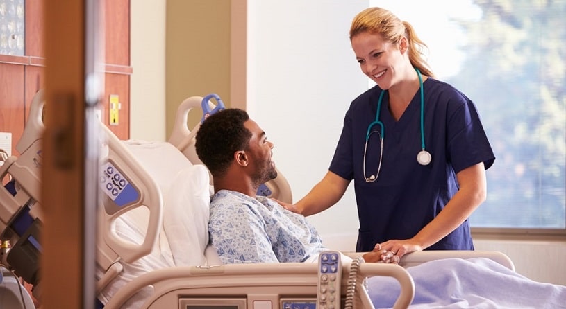 Doctor talking to a patient during hydrocodone detox.