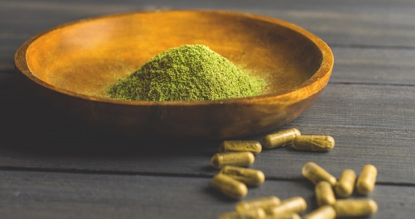 Mitragynina speciosa powder and capsules.