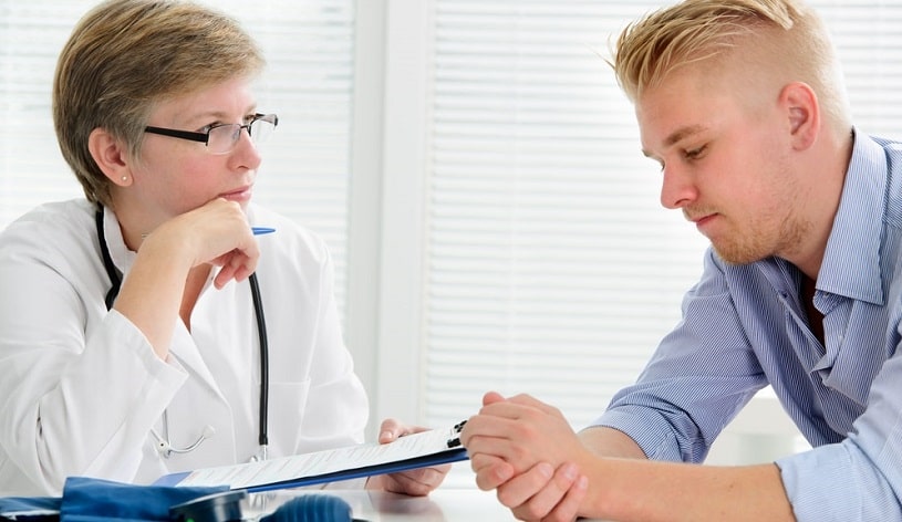 Doctor talking to a patient about Klonopin detox.