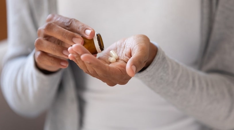 Hand holding strattera pills.