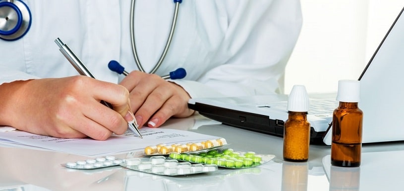 Doctor writing a presciption specifying the Meloxicam dosage.