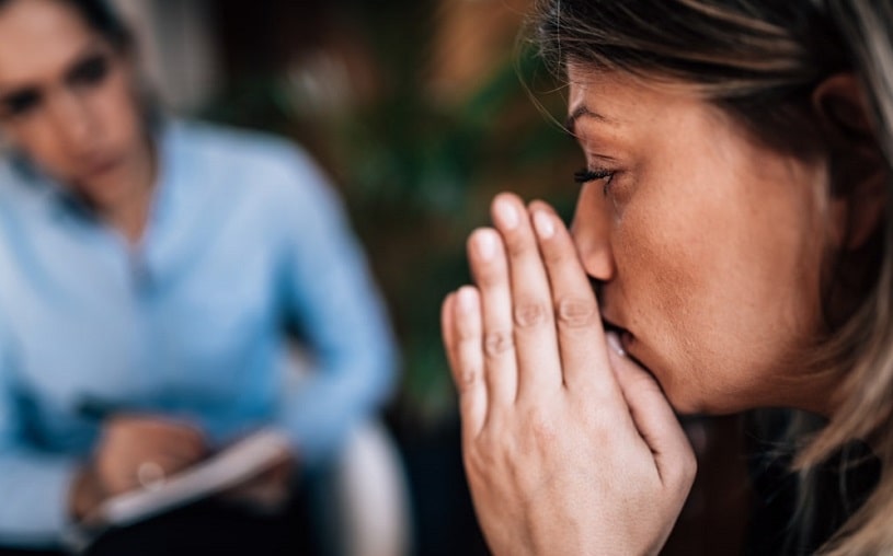 Female mental health patient sitting next to the therapist.