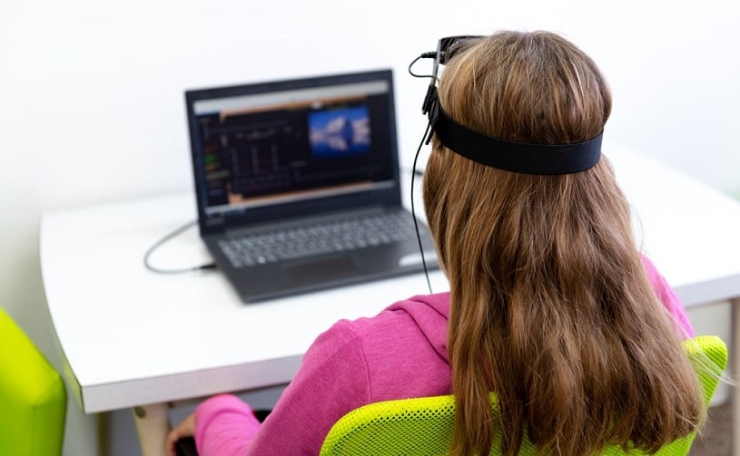Girl at a biofeedback session in front of the monitor.