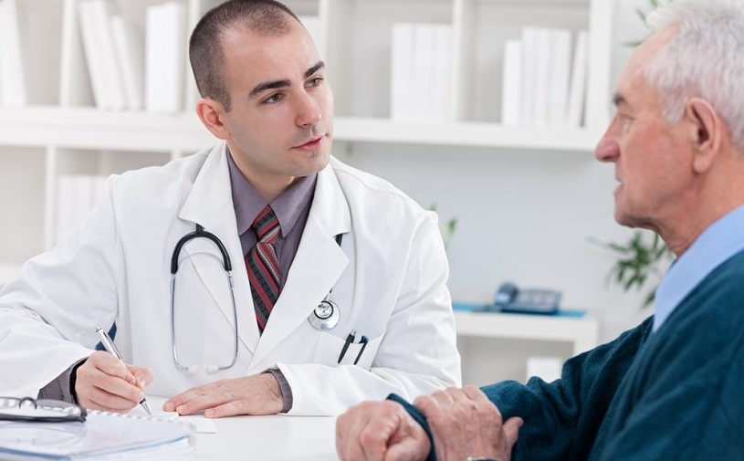 Doctor talking to a senior about his alcohol problem.