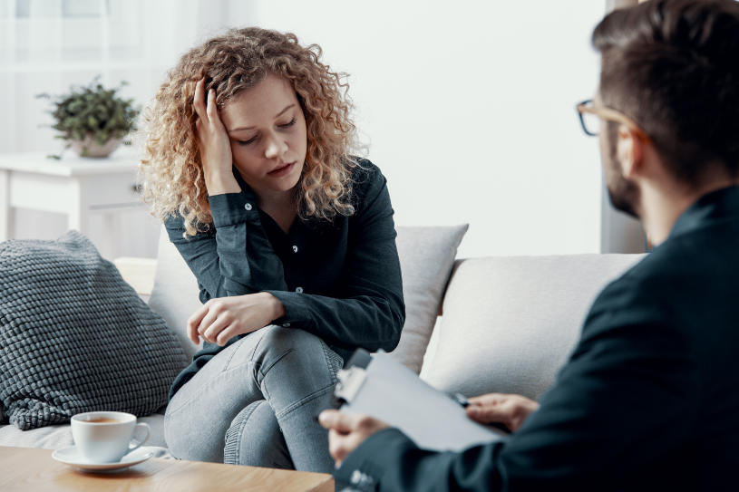 A woman with dissociative drug addiction speaks with her doctor.